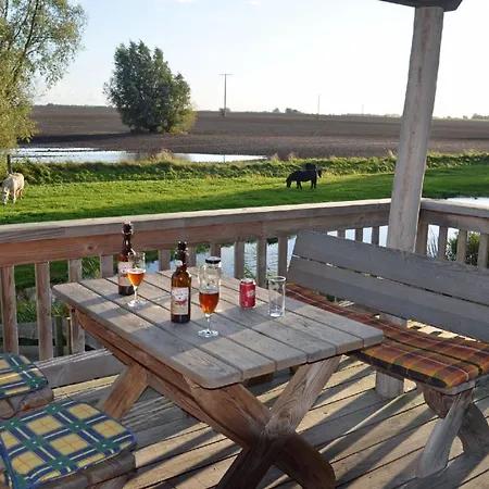 Rustikales Holzferienhaus Mit Großer Terrasse Ferienhaus