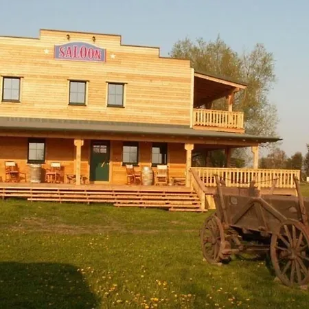 Rustikales Holzferienhaus Mit Großer Terrasse Ferienhaus Saal