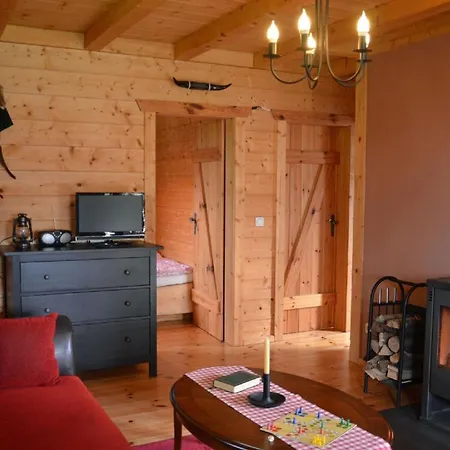 Rustikales Holzferienhaus Mit Großer Terrasse *