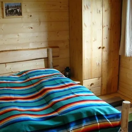 Holiday home Rustikales Holzferienhaus Mit Grosser Terrasse Saal